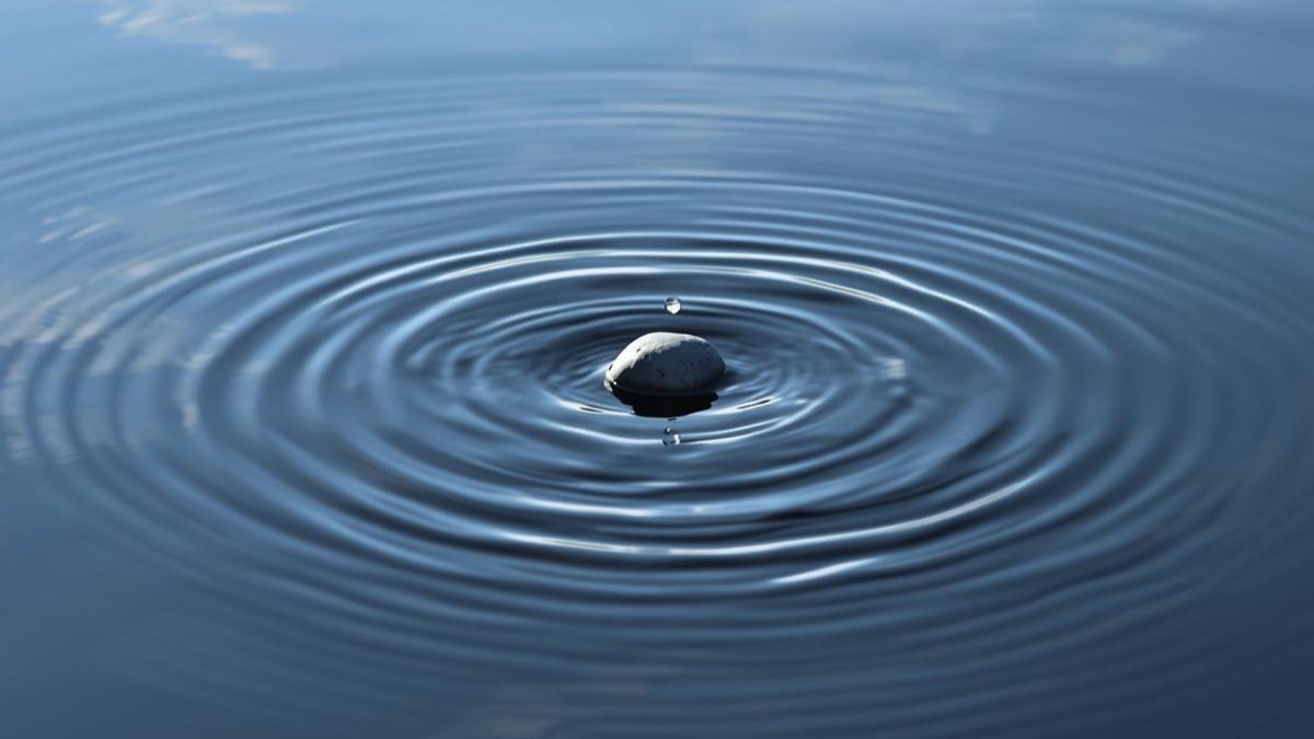 Ripples spreading across a lake surface representing the wider impact of relationship breakdowns.